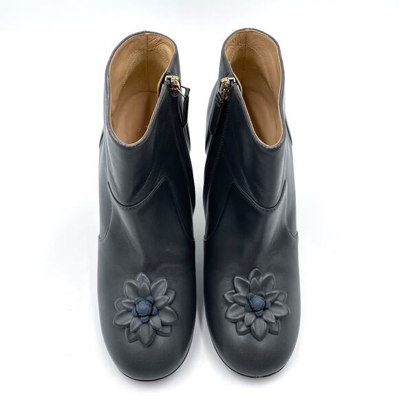 Chanel Camellia Flower Booties Gray Leather CC Logo Ankle Heels Sz 38.5 / 8.5 - Picture 3 of 14